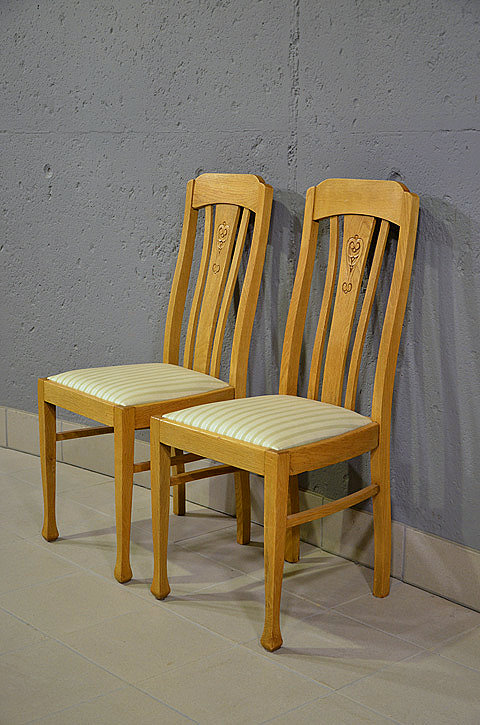 2 Jugendsti-Stühle aus Eiche mit Bezug, Seitenansicht