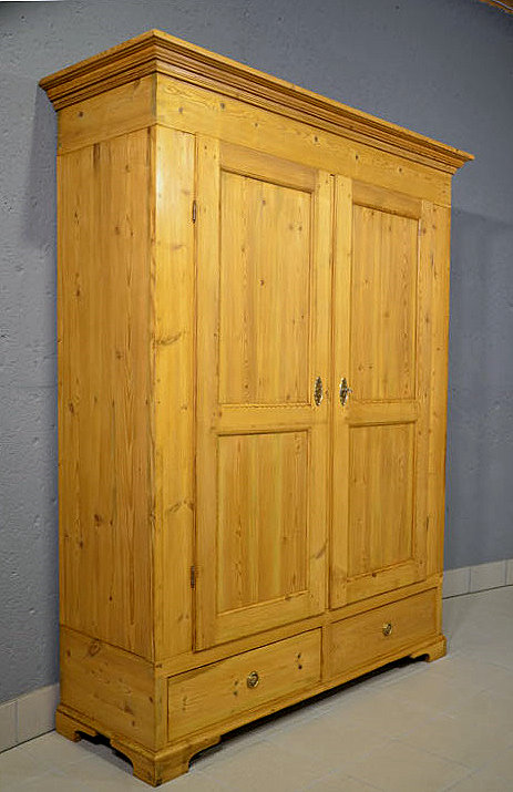 2, Seitenansicht, Profilansicht des zerlegbaren Biedermeier-Kleiderschrankes mit harmonsichen Probportionen