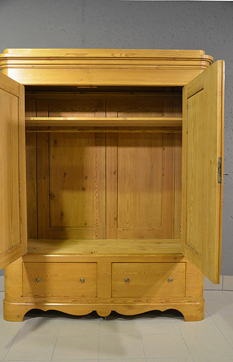 Dielenschrank aus dem Biedermeier, Innenansicht