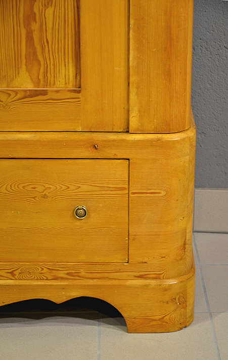 Dielenschrank aus dem Biedermeier, Detailansicht