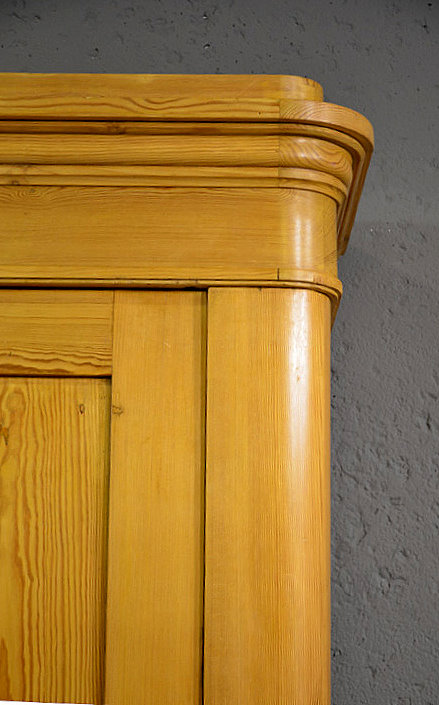 Dielenschrank aus dem Biedermeier, Detailansicht