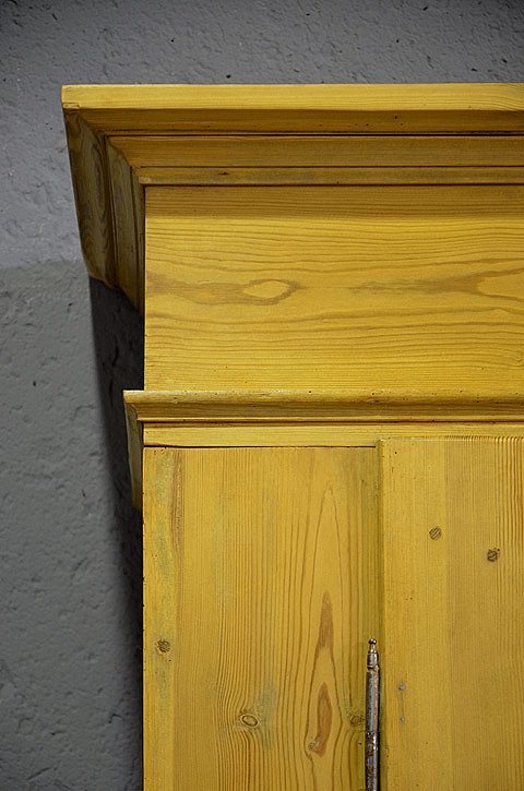 Biedermeier-Kleiderschrank, Detailansicht