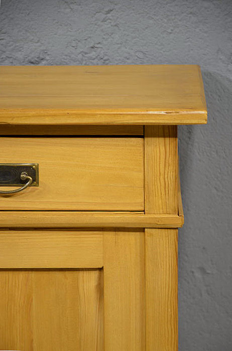 Detailansicht des oberen Bereichs mit den zwei Schubladen. Mit Hinweis auf persönliche Lieferung und Besichtigung.