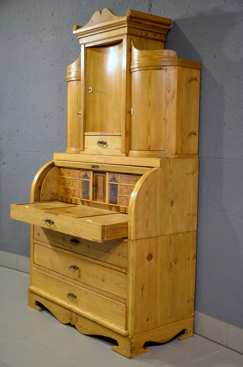 antiker Sekretär "Seeländer" aus dem Biedermeier mit gewölbten Türen aus Kiefer - Seitenansicht