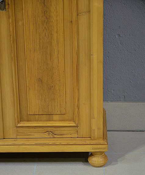 restauriertes Jugendstil-Vertiko aus Kiefer, 1. Detailansicht