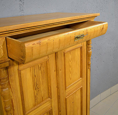 Seitliche Ansicht mit ausgezogener Schublade zur Darstellung der Verarbeitung und Tiefe. Pers&ouml;nliche Lieferung deutschlandweit sowie Besichtigung m&ouml;glich.