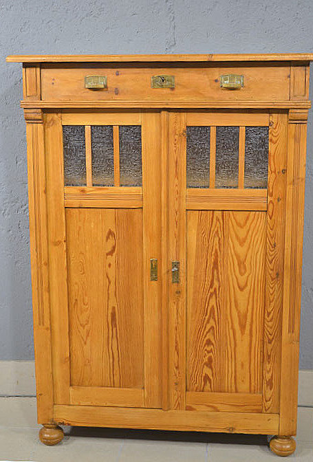 Antikes 2-t&uuml;riges Vertiko aus D&auml;nemark, Jugendstil um 1900, aus massiver Kiefer mit hellem Strukturglas