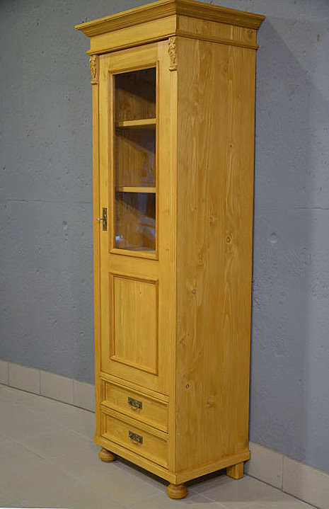 2. Seitenansicht der Vitrine mit 2 Schubladen