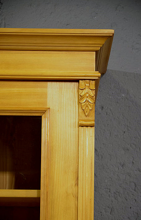 2. Detailansicht der Vitrine oberer Bereich